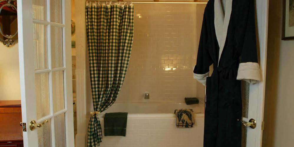 Historic Jacob Hill Inn Seekonk Extérieur photo